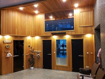 AVEL-Spiegelfernseher in der Wasserpool-Lounge